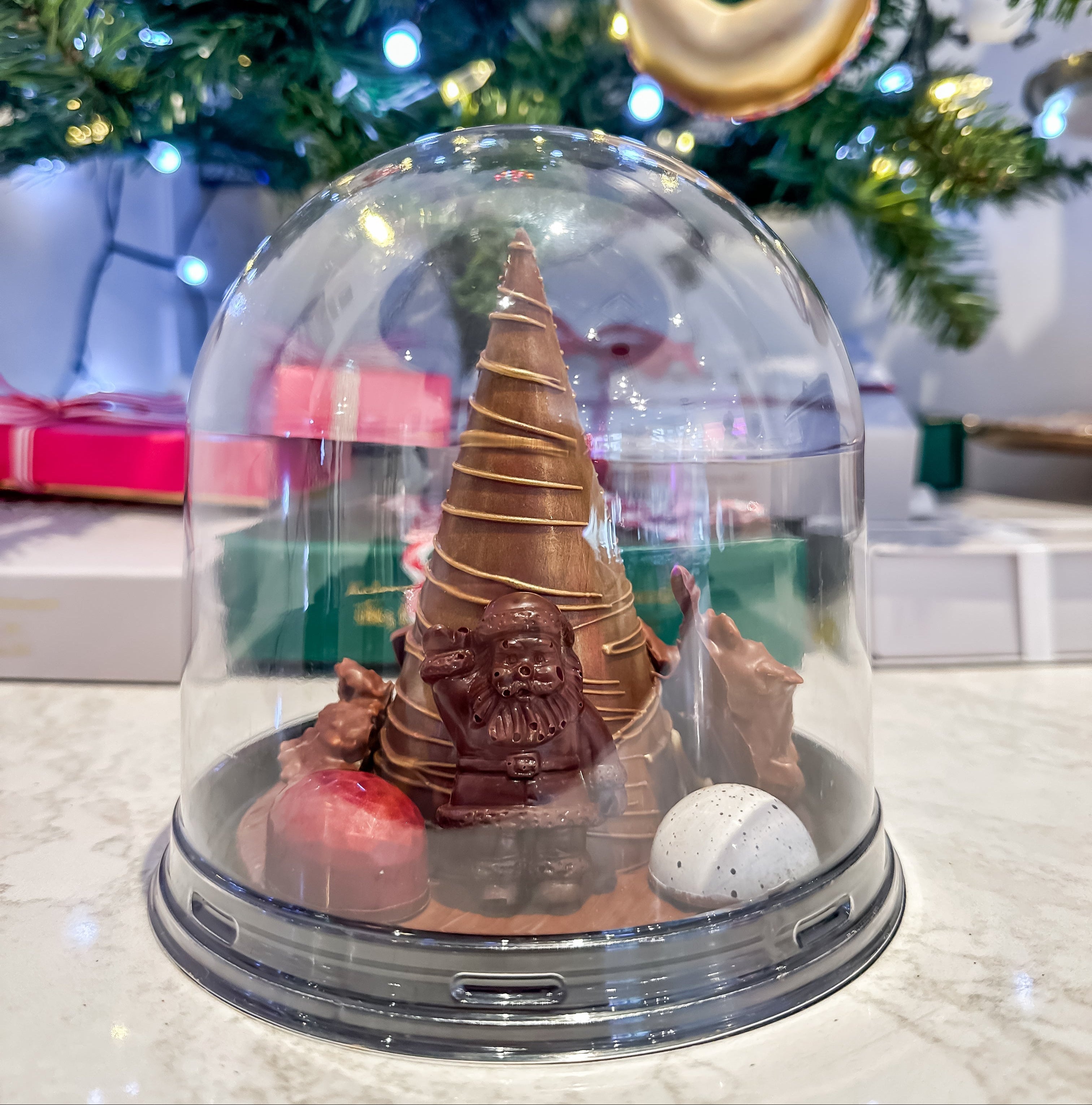 Chocolate Scene in Globe