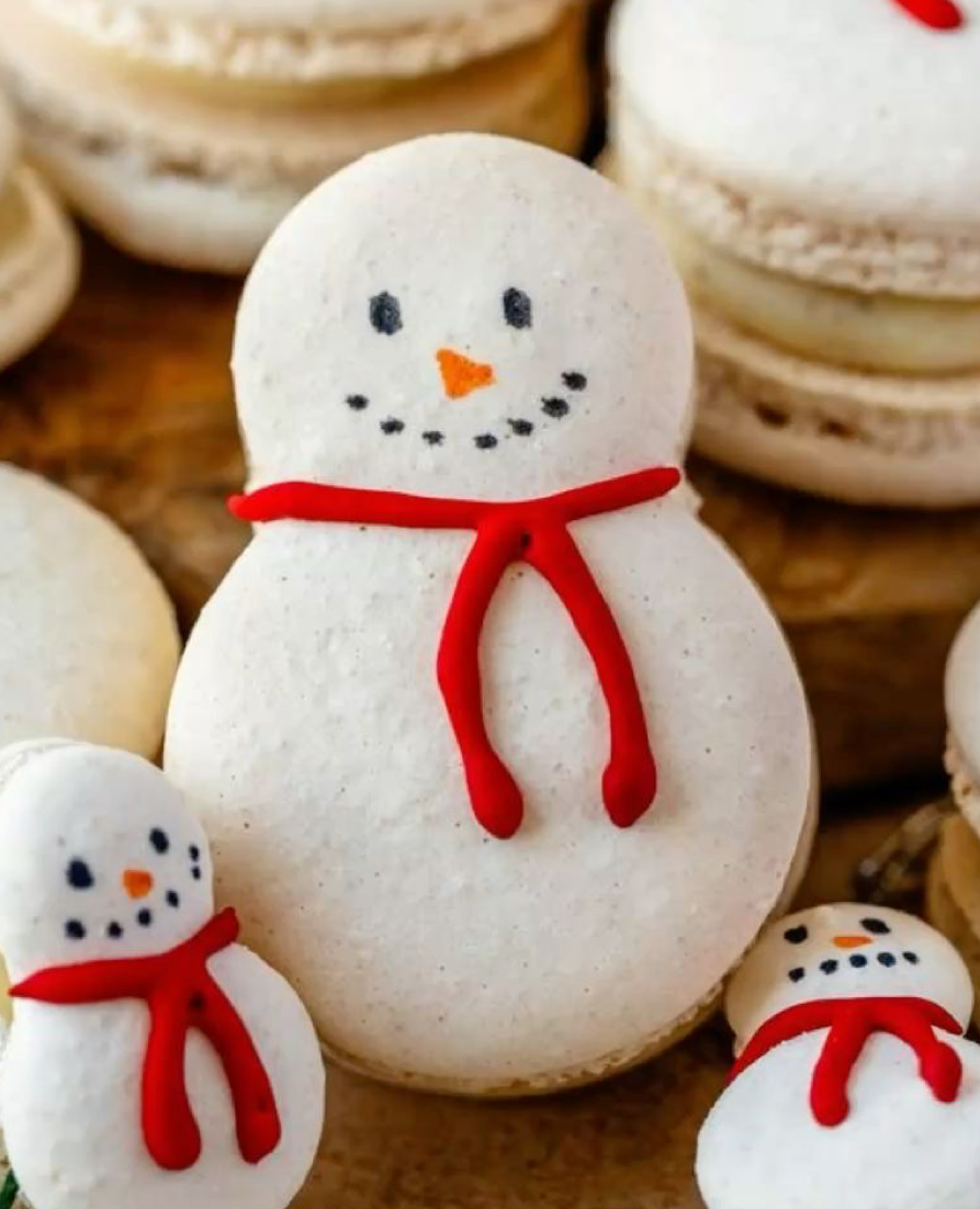 XL Snowman Macaron